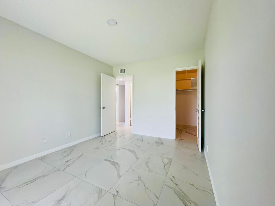 Active With Contract: $1,500 (2 beds, 1 baths, 798 Square Feet)
