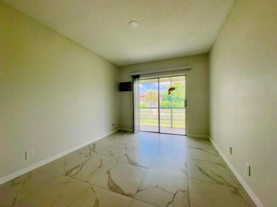 Active With Contract: $1,500 (2 beds, 1 baths, 798 Square Feet)