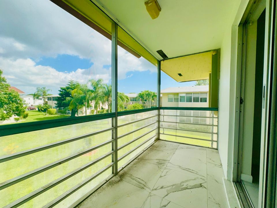Active With Contract: $1,500 (2 beds, 1 baths, 798 Square Feet)