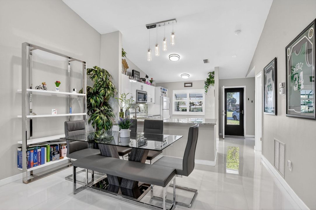 待售: $435,000 (2 贝兹, 2 浴室, 1317 平方英尺)