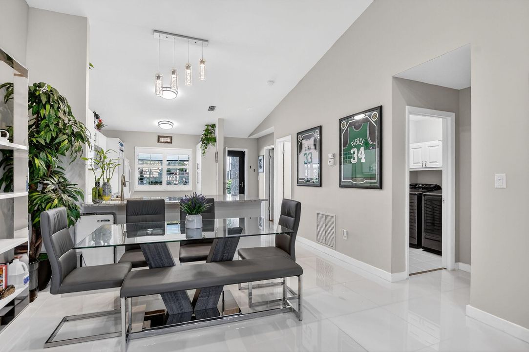 待售: $435,000 (2 贝兹, 2 浴室, 1317 平方英尺)