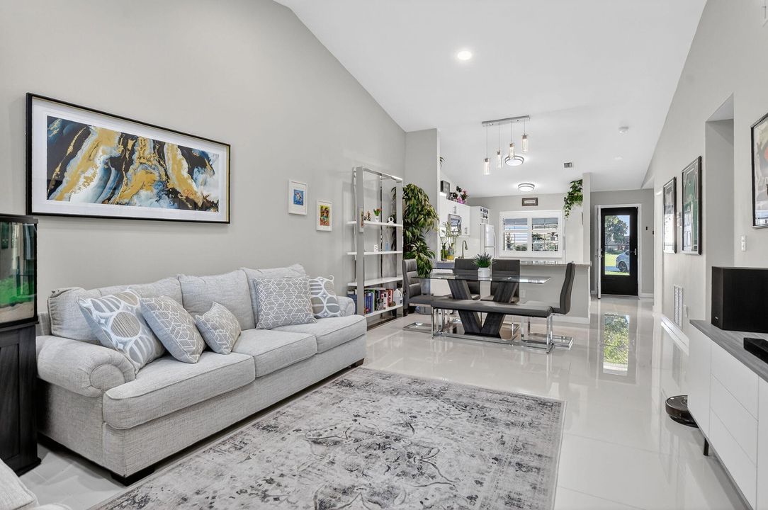 待售: $435,000 (2 贝兹, 2 浴室, 1317 平方英尺)