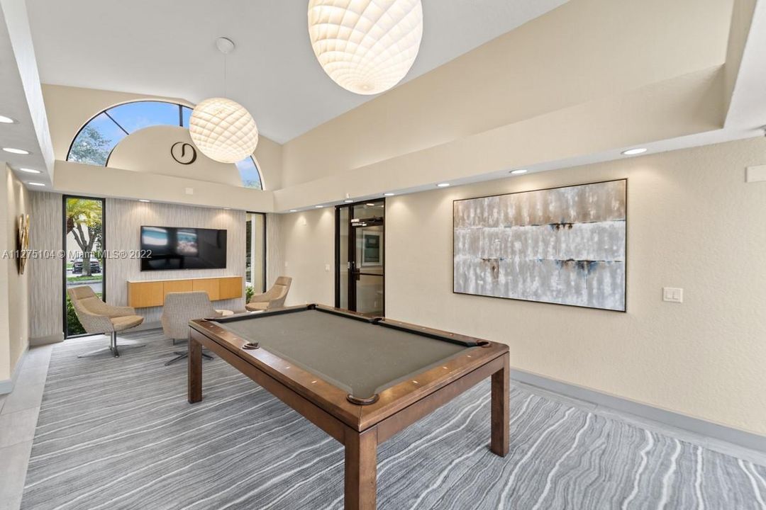 待售: $209,000 (1 贝兹, 1 浴室, 764 平方英尺)