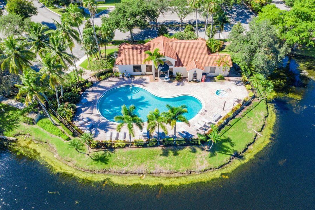 待售: $209,000 (1 贝兹, 1 浴室, 764 平方英尺)