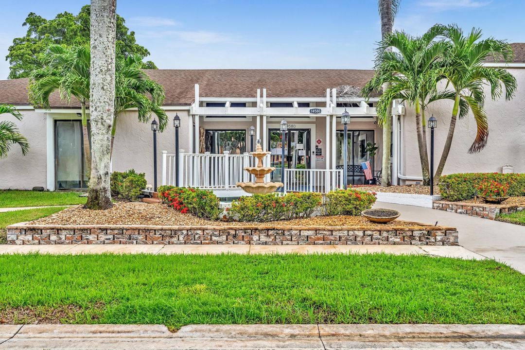 На продажу: $225,000 (2 спален, 2 ванн, 1145 Квадратных фут)