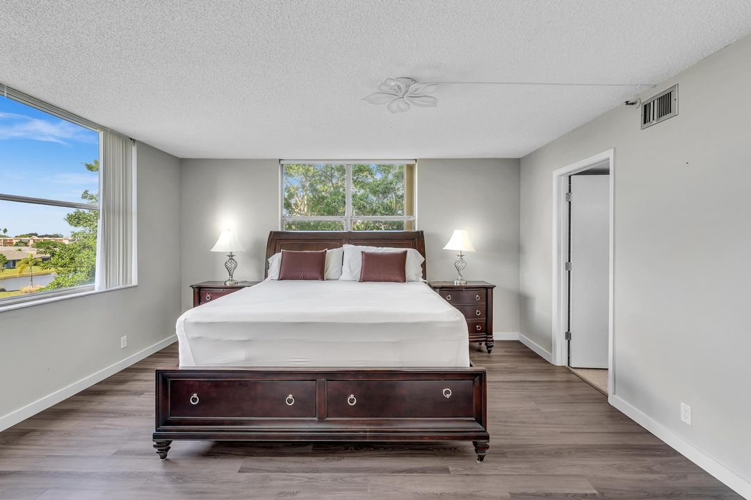 На продажу: $225,000 (2 спален, 2 ванн, 1145 Квадратных фут)