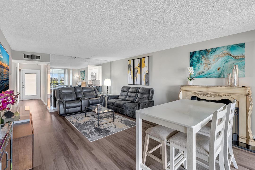 На продажу: $225,000 (2 спален, 2 ванн, 1145 Квадратных фут)