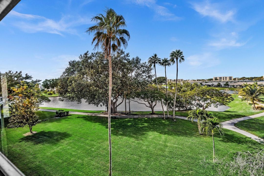 На продажу: $225,000 (2 спален, 2 ванн, 1145 Квадратных фут)