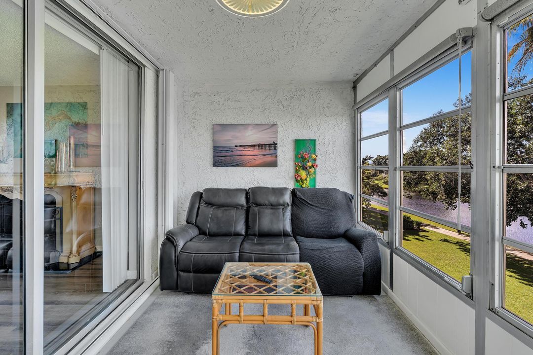 На продажу: $225,000 (2 спален, 2 ванн, 1145 Квадратных фут)