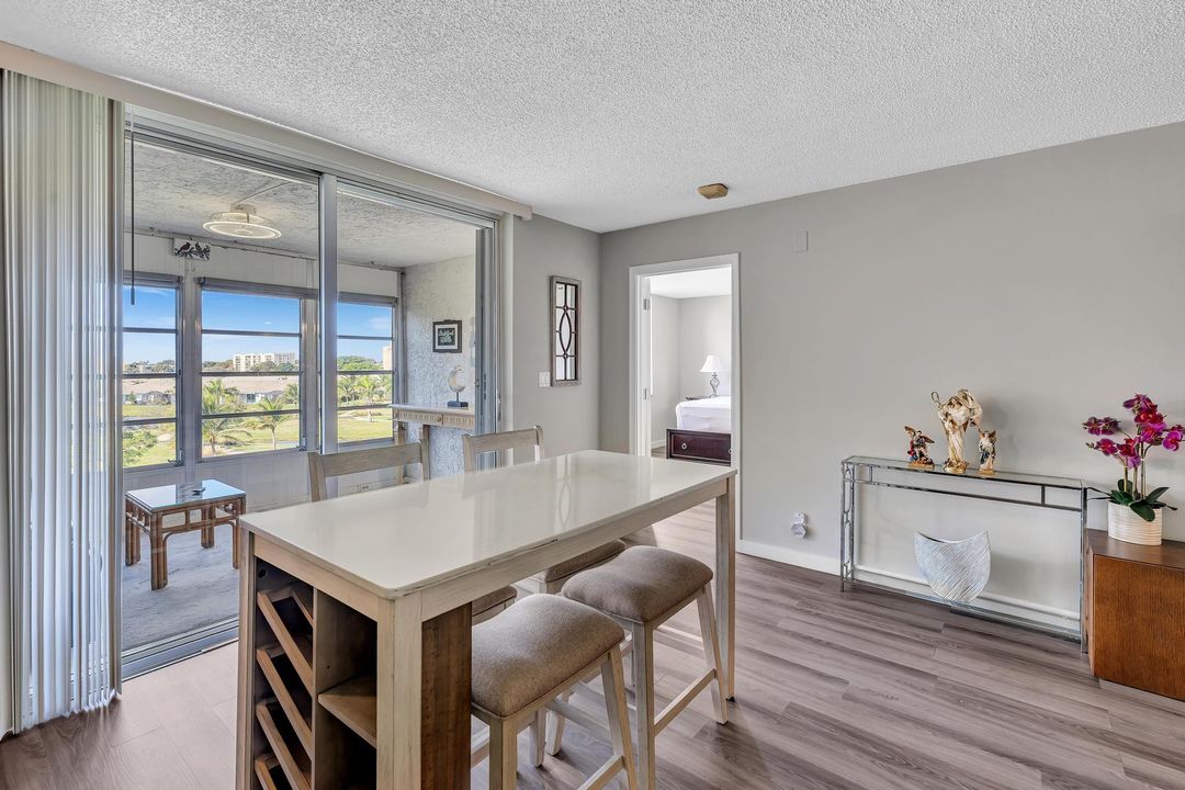 На продажу: $225,000 (2 спален, 2 ванн, 1145 Квадратных фут)