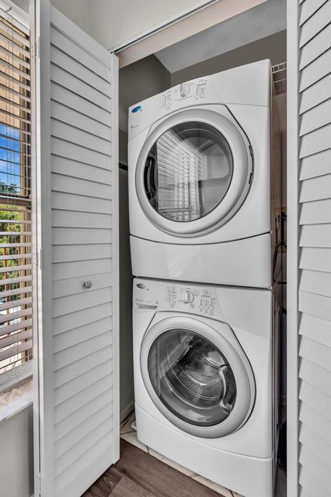 На продажу: $225,000 (2 спален, 2 ванн, 1145 Квадратных фут)