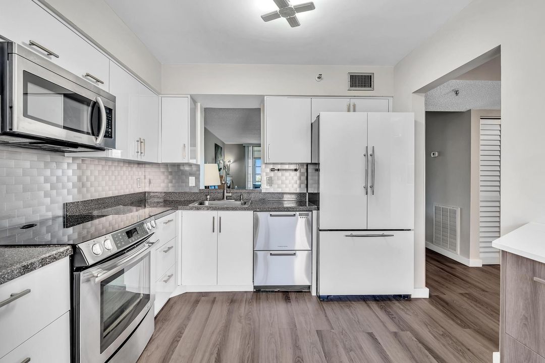 На продажу: $225,000 (2 спален, 2 ванн, 1145 Квадратных фут)