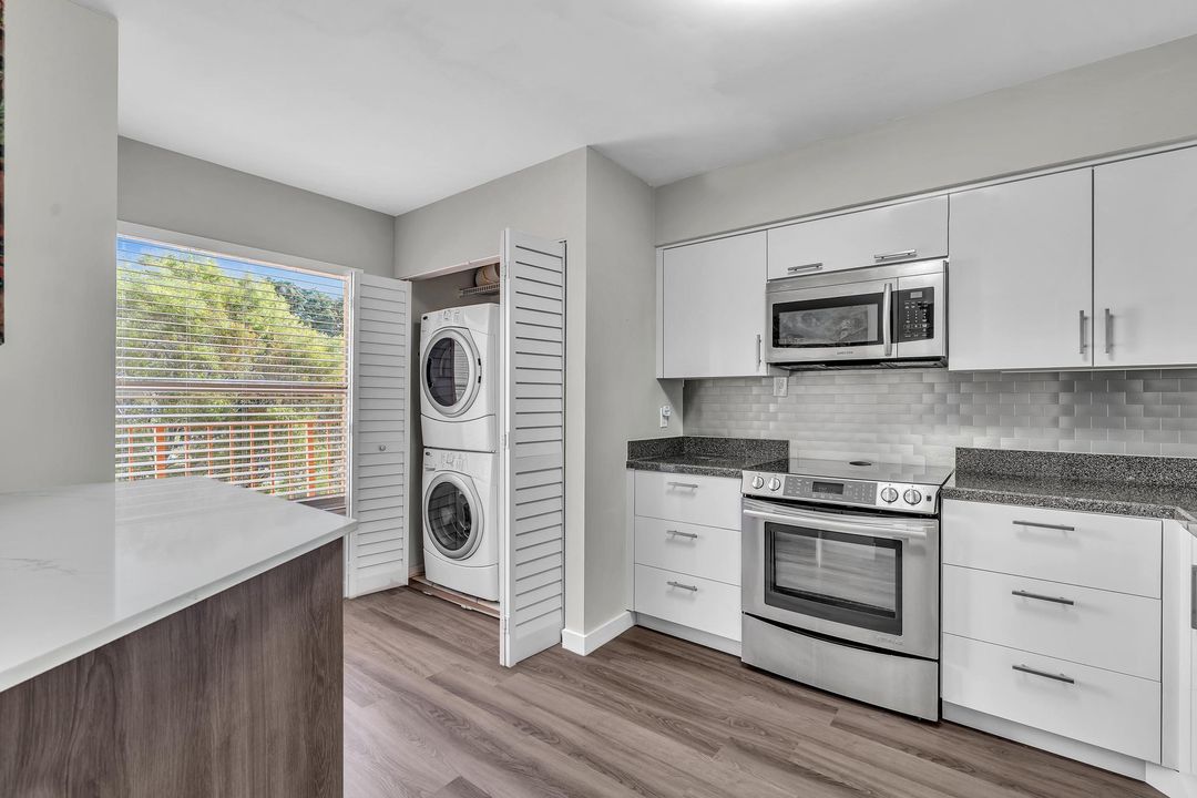 На продажу: $225,000 (2 спален, 2 ванн, 1145 Квадратных фут)