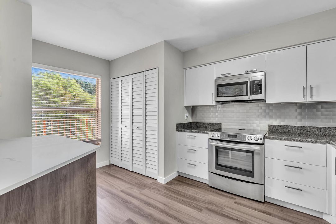 На продажу: $225,000 (2 спален, 2 ванн, 1145 Квадратных фут)