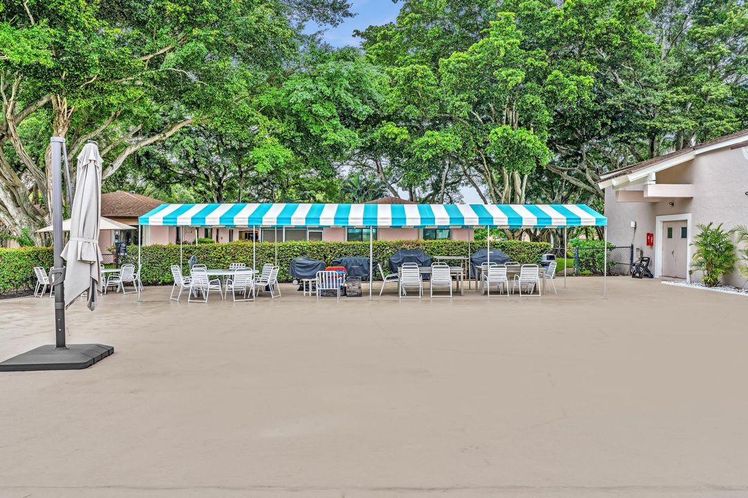 На продажу: $225,000 (2 спален, 2 ванн, 1145 Квадратных фут)