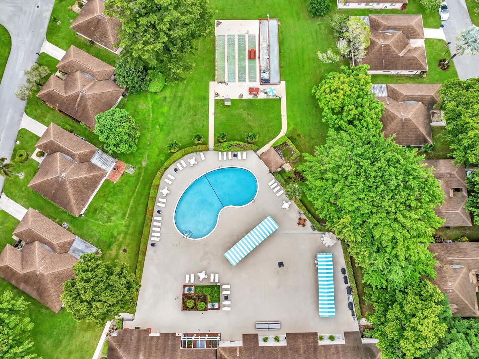 На продажу: $225,000 (2 спален, 2 ванн, 1145 Квадратных фут)