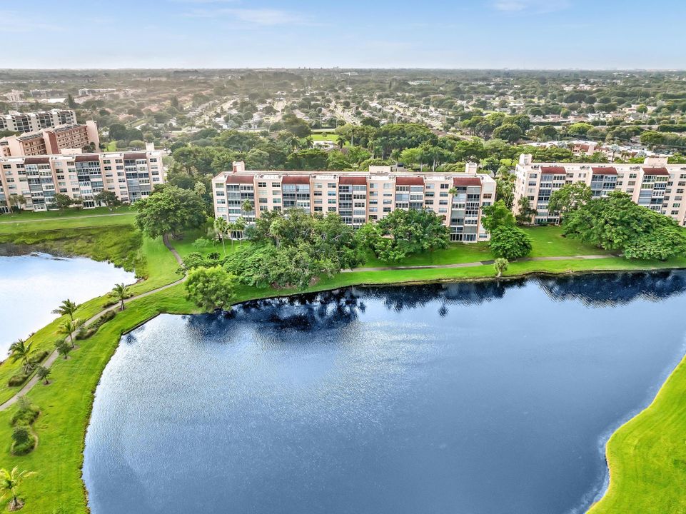 На продажу: $225,000 (2 спален, 2 ванн, 1145 Квадратных фут)