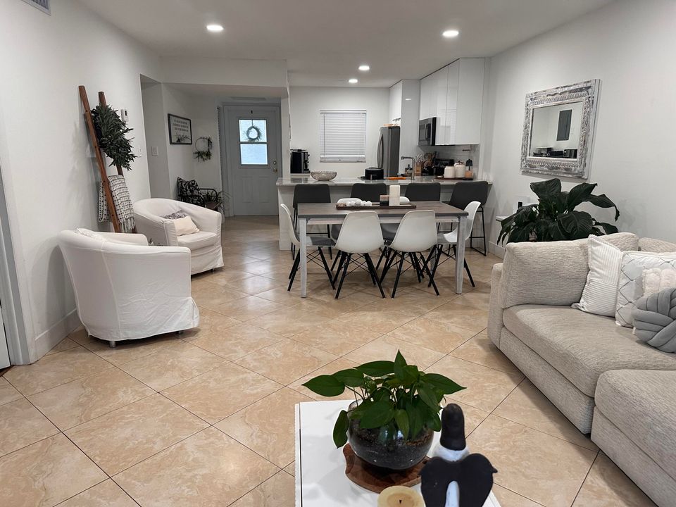 En Venta: $260,000 (2 camas, 2 baños, 1023 Pies cuadrados)