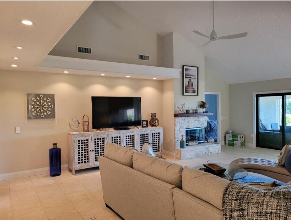 出租: $8,900 (3 贝兹, 2 浴室, 1999 平方英尺)