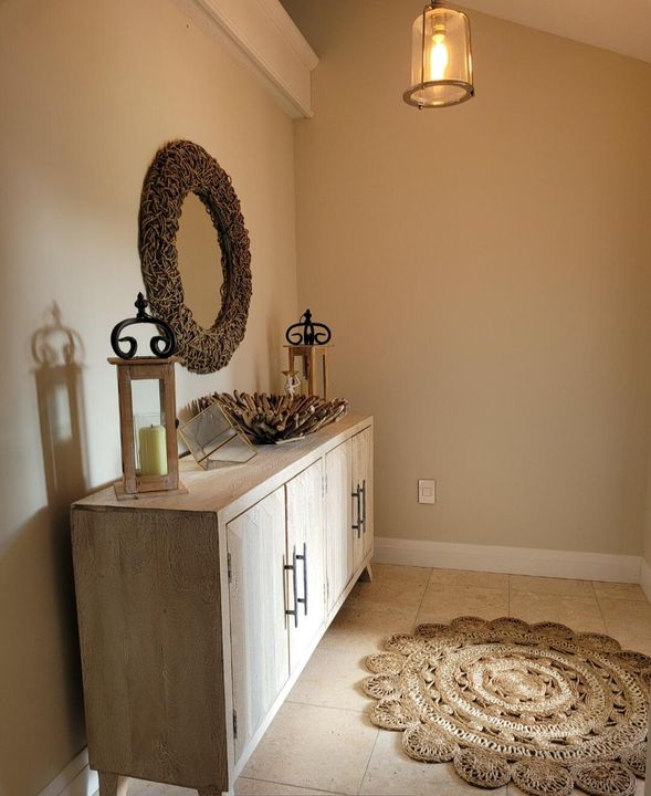 出租: $8,900 (3 贝兹, 2 浴室, 1999 平方英尺)