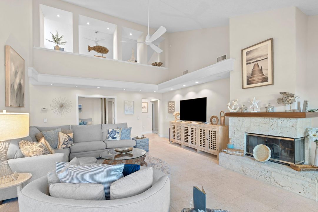 出租: $8,900 (3 贝兹, 2 浴室, 1999 平方英尺)