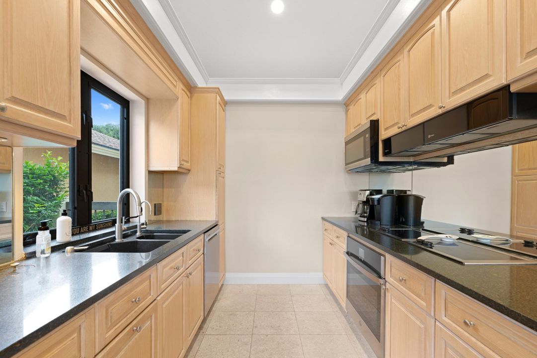 出租: $8,900 (3 贝兹, 2 浴室, 1999 平方英尺)