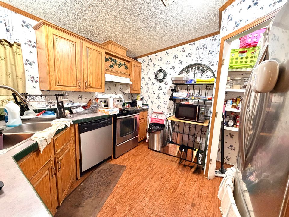 待售: $275,000 (4 贝兹, 2 浴室, 1600 平方英尺)