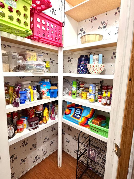 待售: $275,000 (4 贝兹, 2 浴室, 1600 平方英尺)