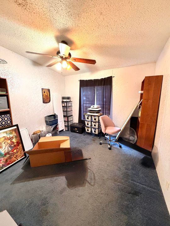 待售: $275,000 (4 贝兹, 2 浴室, 1600 平方英尺)