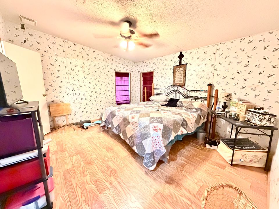 待售: $275,000 (4 贝兹, 2 浴室, 1600 平方英尺)