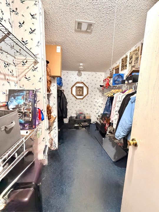 待售: $275,000 (4 贝兹, 2 浴室, 1600 平方英尺)