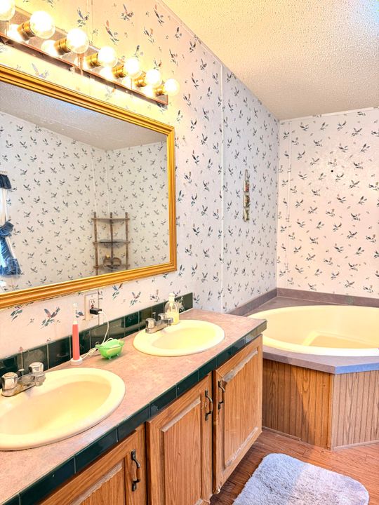 待售: $275,000 (4 贝兹, 2 浴室, 1600 平方英尺)