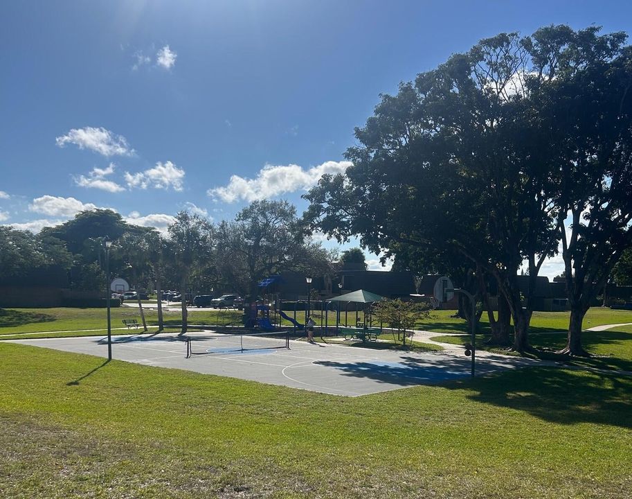 For Sale: $339,900 (2 beds, 2 baths, 1236 Square Feet)