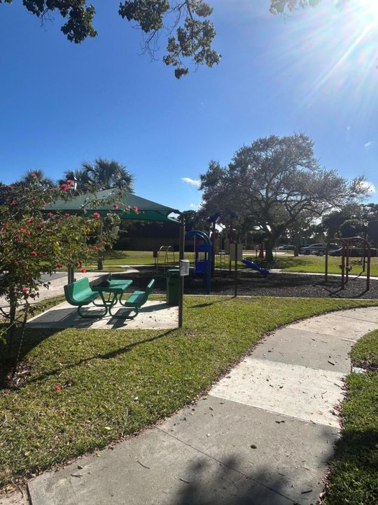 For Sale: $339,900 (2 beds, 2 baths, 1236 Square Feet)