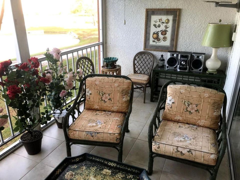 For Sale: $160,000 (2 beds, 2 baths, 1060 Square Feet)