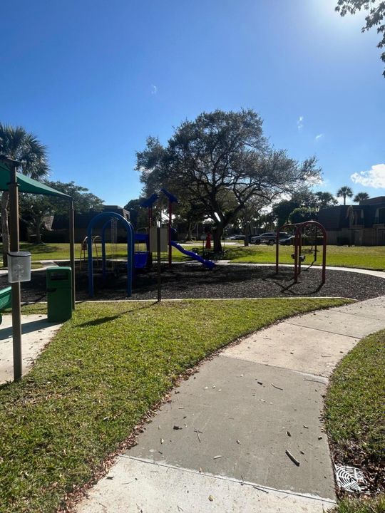 For Sale: $339,900 (2 beds, 2 baths, 1236 Square Feet)