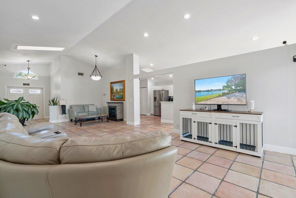 For Sale: $508,886 (3 beds, 2 baths, 2374 Square Feet)