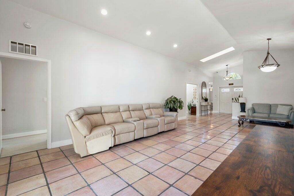 For Sale: $508,886 (3 beds, 2 baths, 2374 Square Feet)