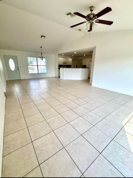 En Renta: $2,300 (3 camas, 2 baños, 1408 Pies cuadrados)