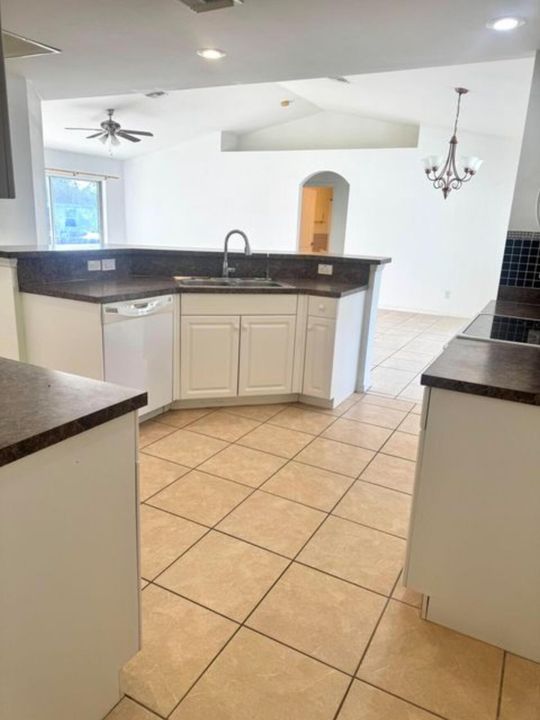 En Renta: $2,300 (3 camas, 2 baños, 1408 Pies cuadrados)