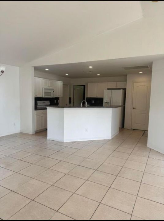 En Renta: $2,300 (3 camas, 2 baños, 1408 Pies cuadrados)