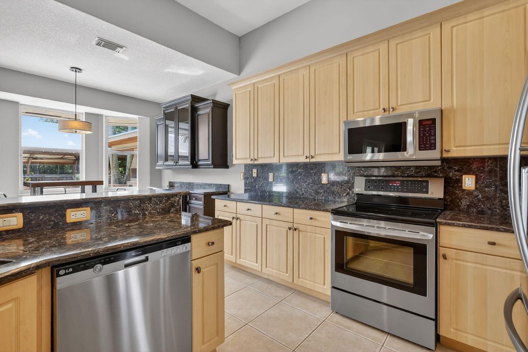 待售: $3,995,000 (3 贝兹, 2 浴室, 2288 平方英尺)