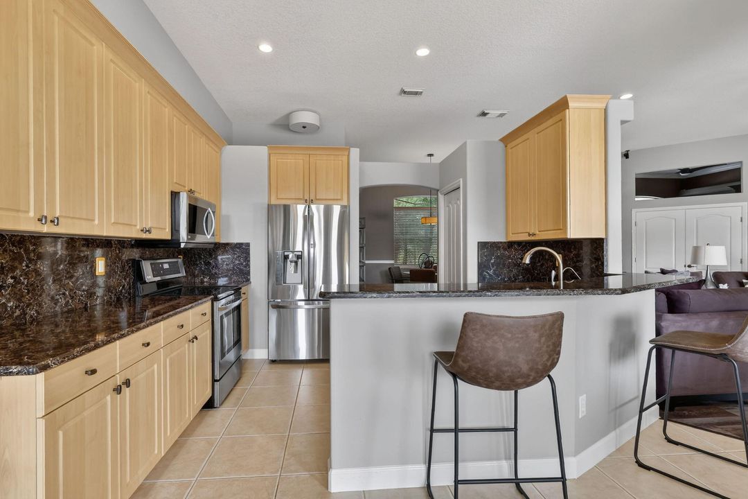 待售: $3,995,000 (3 贝兹, 2 浴室, 2288 平方英尺)