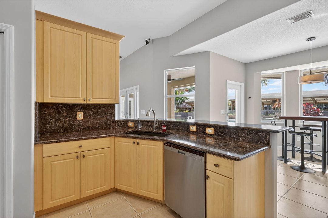 待售: $3,995,000 (3 贝兹, 2 浴室, 2288 平方英尺)