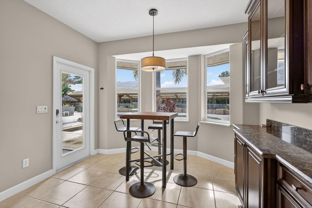 待售: $3,995,000 (3 贝兹, 2 浴室, 2288 平方英尺)