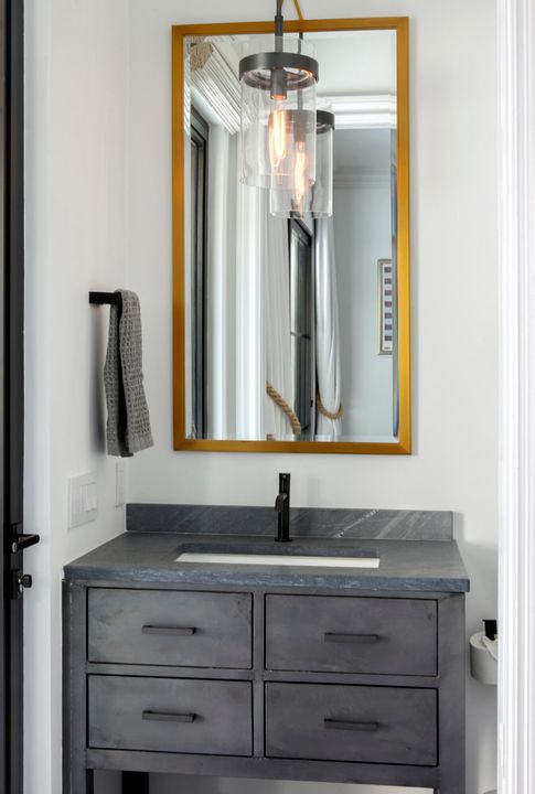 出租: $30,000 (4 贝兹, 4 浴室, 4129 平方英尺)