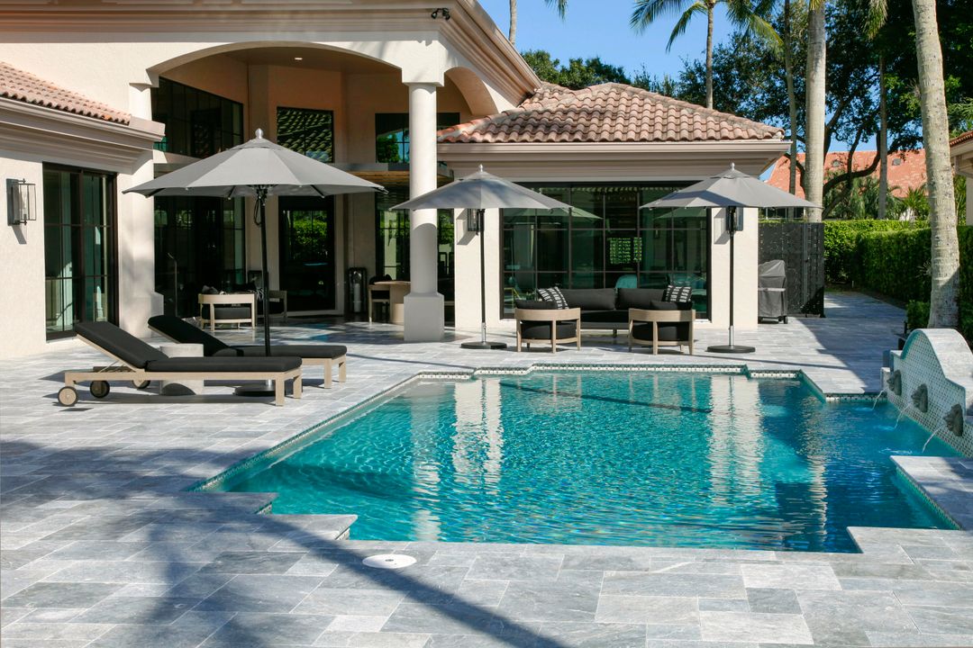 出租: $30,000 (4 贝兹, 4 浴室, 4129 平方英尺)