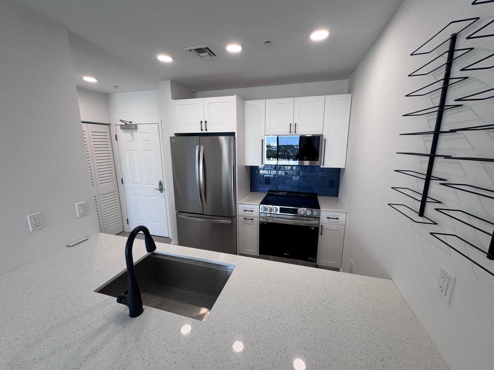 出租: $2,350 (1 贝兹, 1 浴室, 733 平方英尺)