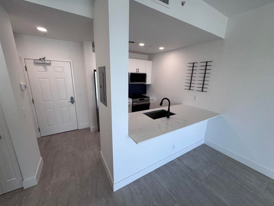 出租: $2,350 (1 贝兹, 1 浴室, 733 平方英尺)