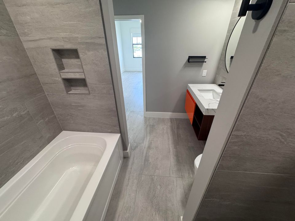 出租: $2,350 (1 贝兹, 1 浴室, 733 平方英尺)